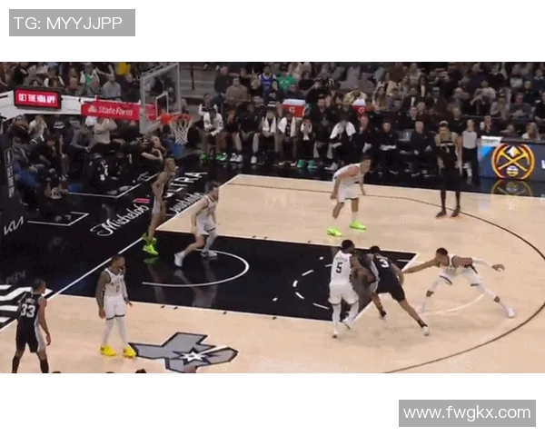 2017年NBA常规赛回顾马刺与雄鹿的精彩对决与球员表现分析